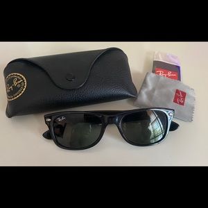 Ray-Ban Wayfarer Sunglasses Black